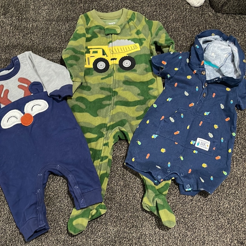 💕2 for $25 Carter baby boy lot. Camo pjs, jumper short, Full pants Reindeer.